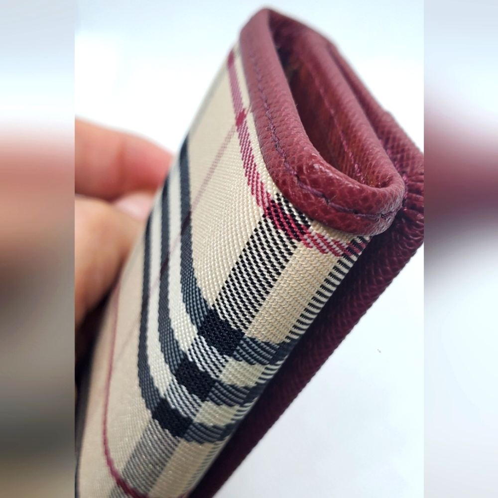 🔥HostPick🔥BURBERRY-AuthenticBurgundy Key Holder with Gold Accents -Like-New - - Picture 9 of 13
